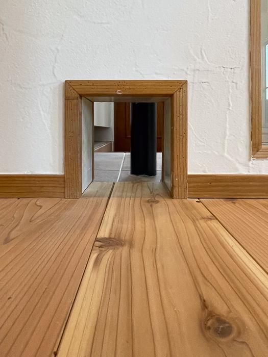 逗子市桜山五丁目の売買物件/玄関とリビングに猫用通路を開けています！