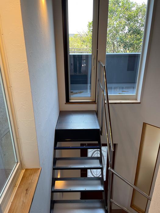 逗子市桜山五丁目の売買物件/西側バルコニーへ