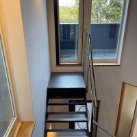 逗子市桜山五丁目の売買物件/西側バルコニーへ