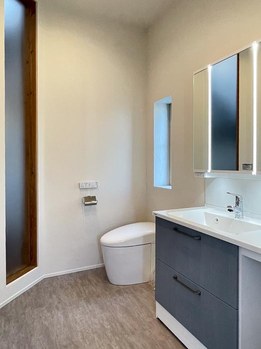 逗子市桜山五丁目の売買物件/洗面トイレはゆとりある広さ