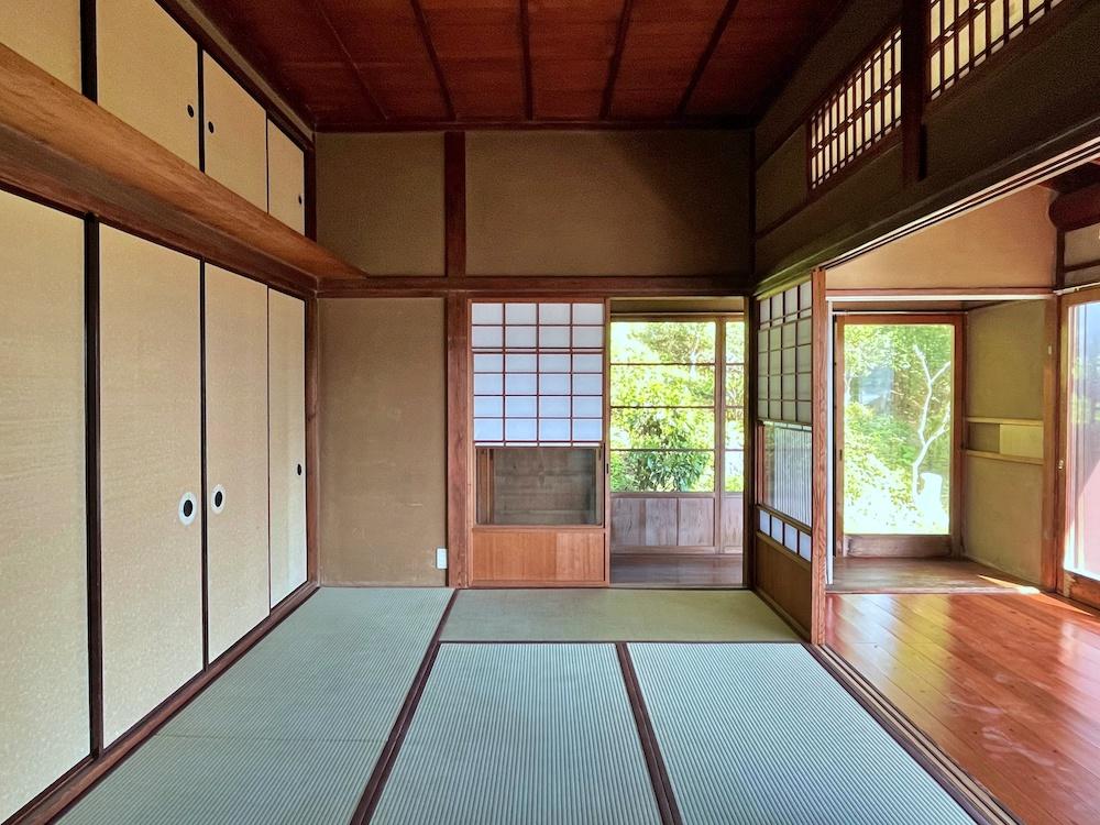 二宮町二宮の賃貸物件/6帖和室｜この部屋から見える庭の風景が私は一番いいと思っています