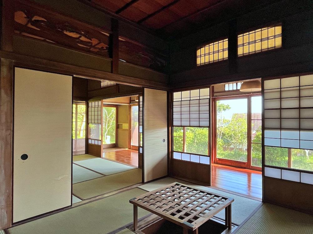 二宮町二宮の賃貸物件/6帖和室に二部屋をふすまを開けてみる