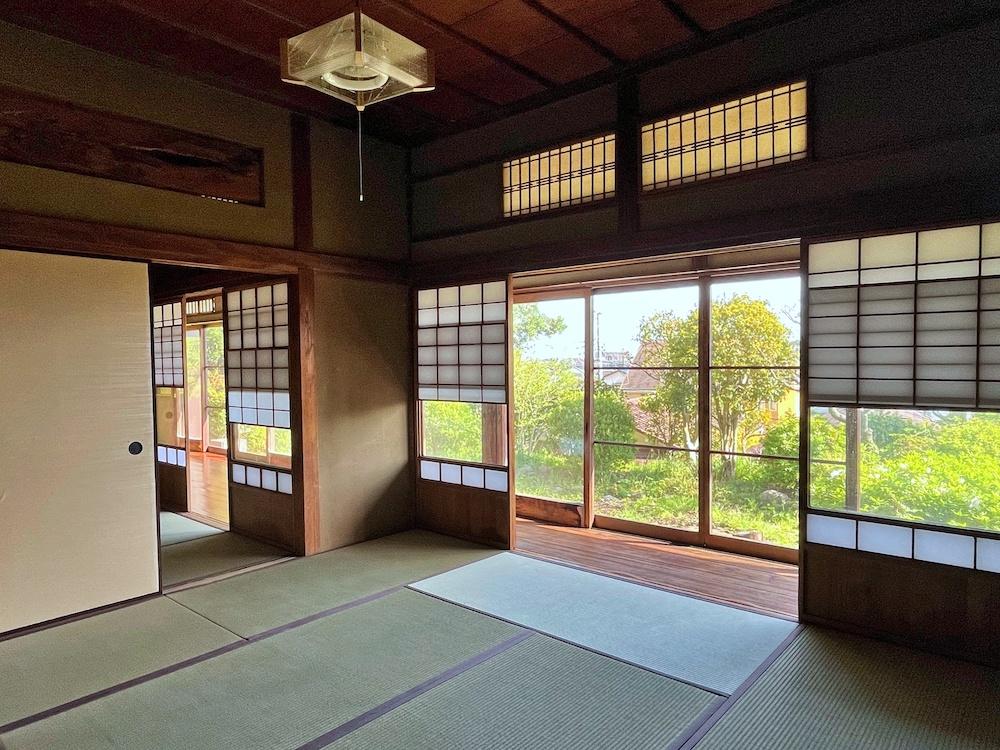 二宮町二宮の賃貸物件/8帖和室と6帖のこたつの部屋、そして庭との関係