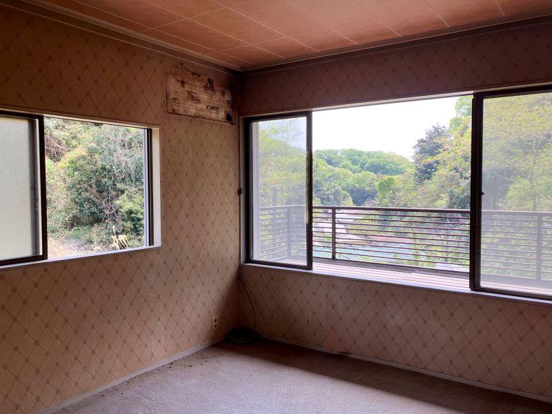 鎌倉市浄明寺四丁目の売買物件/2階洋室（6帖）｜南と東に窓のある明るい部屋。