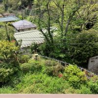 鎌倉市浄明寺四丁目の売買物件/眺望｜バルコニーから庭を見下ろす。