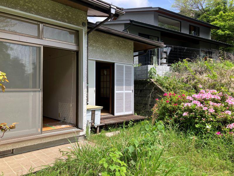 鎌倉市浄明寺四丁目の売買物件/庭｜庭からみたところ。