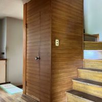 鎌倉市浄明寺四丁目の売買物件/階段室｜階段下には収納があり、階段幅も広々しています。