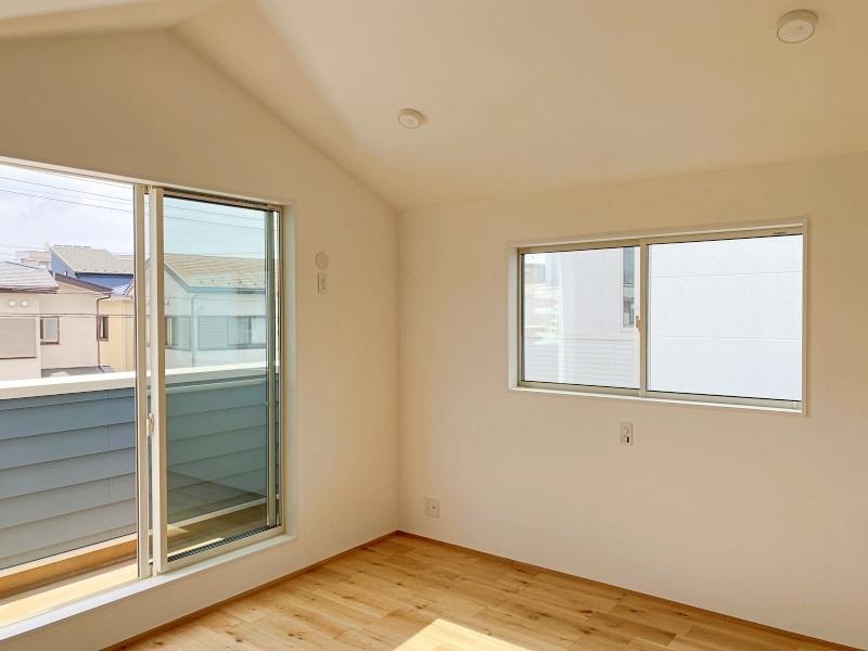 藤沢市辻堂五丁目の売買物件/2階南西側洋室8.7帖│主寝室