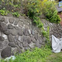 鎌倉市台四丁目の売買物件/玉石擁壁はRCで再築造する必要があります