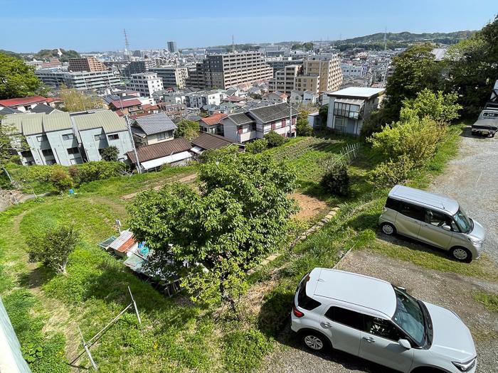 鎌倉市台四丁目の売買物件/北東側隣地は現在駐車場