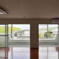 逗子市山の根一丁目の賃貸物件/リビングダイニング｜窓を全部開け放つとこんな感じ