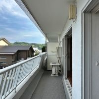 逗子市山の根一丁目の賃貸物件/バルコニー｜奥行きがあるので椅子を置いてぼーっとしたい