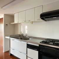 逗子市山の根一丁目の賃貸物件/キッチン｜収納も多く使いやすそう