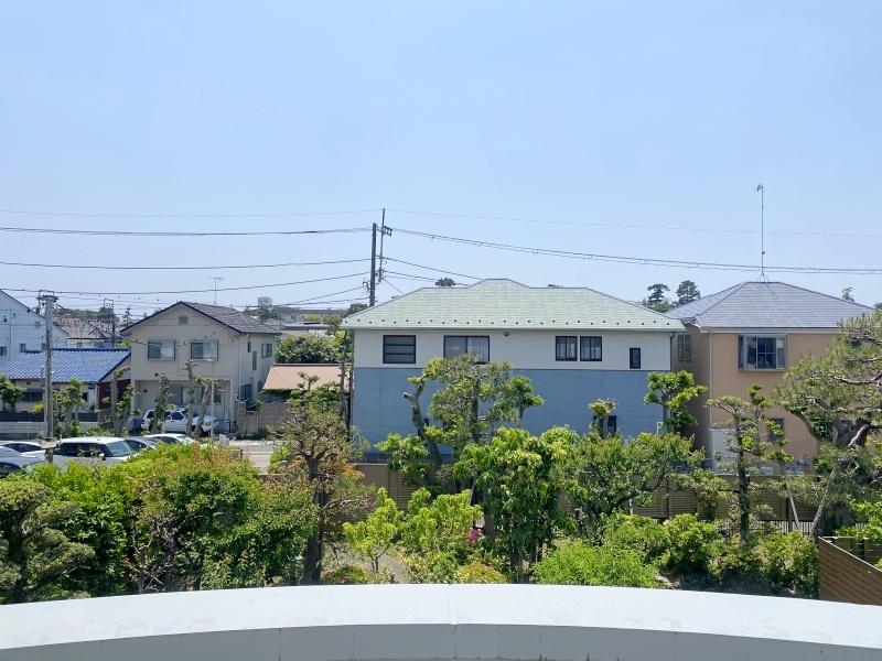 中郡大磯町東小磯の賃貸物件/2階バルコニーからの眺め│庭に向かって