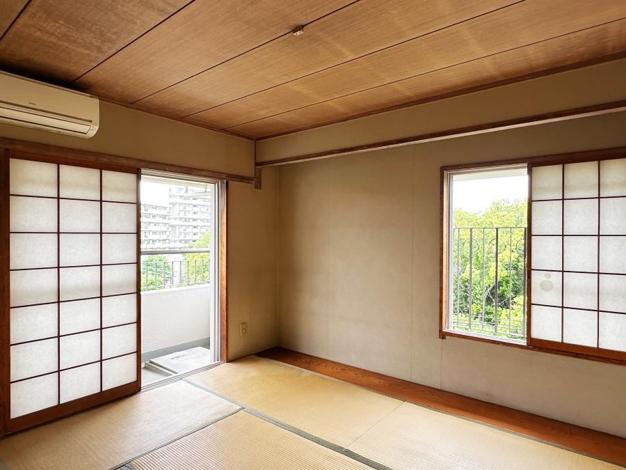 茅ヶ崎市茅ヶ崎二丁目の売買物件/南側の和室｜障子を開けると緑