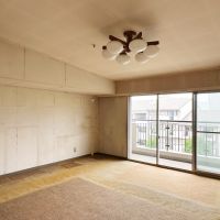 茅ヶ崎市茅ヶ崎二丁目の売買物件/リビング｜窓を開けると気持ちのいい風が抜けていきます