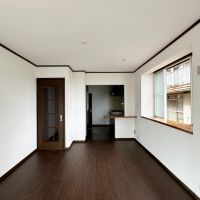 鎌倉市台四丁目の賃貸物件/リビングダイニング｜奥にキッチンがあります