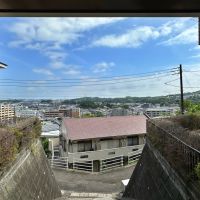 鎌倉市台四丁目の賃貸物件/道路から階段を上って振り返るとこの眺望