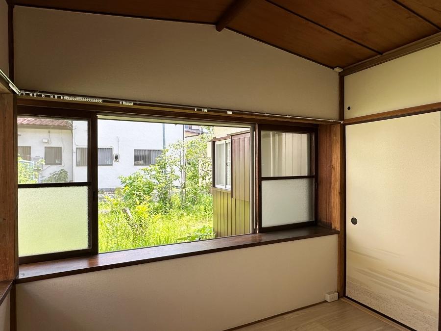 鎌倉市十二所の賃貸物件/洋室その2｜この部屋は出窓になっています