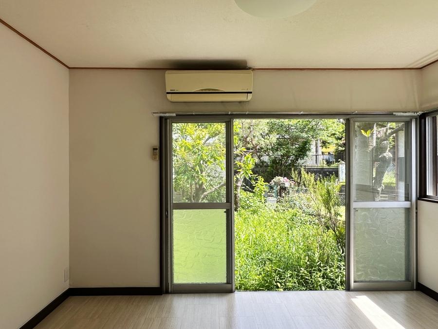 鎌倉市十二所の賃貸物件/洋室その4｜こちらからも庭へ出ることができます