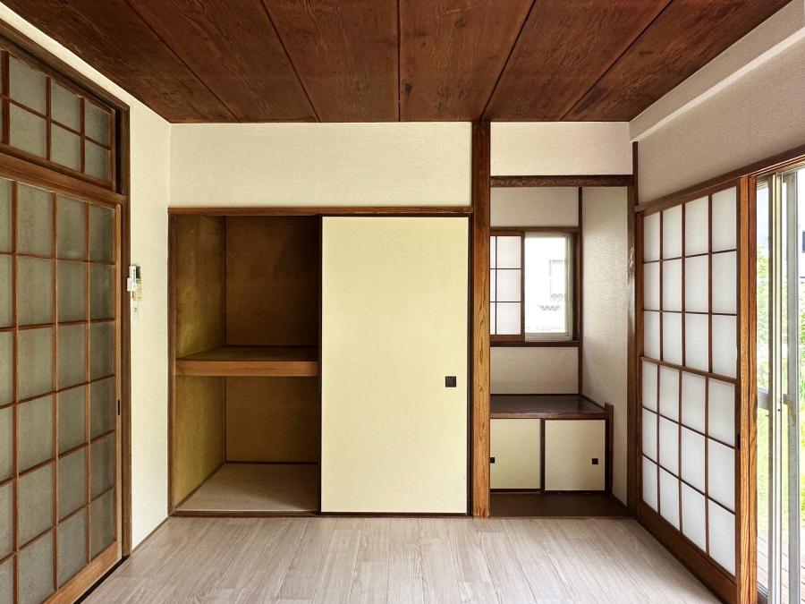 鎌倉市十二所の賃貸物件/洋室その1｜地袋の上に花を飾りたい