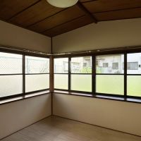 鎌倉市十二所の賃貸物件/洋室その2｜木製建具を閉め切るとこんな感じ