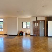 逗子市逗子五丁目の賃貸物件/ワンルームの別角度│窓の先に緑が見えるのはうれしい