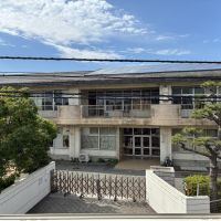 藤沢市辻堂東海岸二丁目の売買物件/西側の窓からは、小学校の校舎が見えます