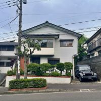 横浜市金沢区釜利谷西一丁目の賃貸物件/外観｜駐車スペースは少しサイズ確認が必要です（ジープは結構ギリギリですが入ります）