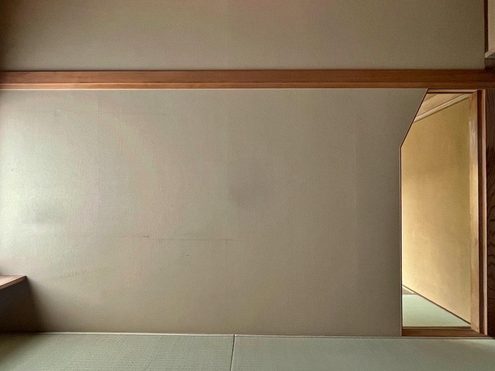 横浜市金沢区釜利谷西一丁目の賃貸物件/2階6畳和室｜引き戸を開けた状況
