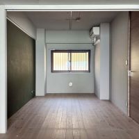 鎌倉市腰越一丁目の賃貸物件/北側の居室とLDKとの間には壁を設けていません。レールが設置されているので、ブラインドやカーテンで仕切ることは可能です