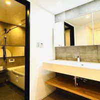 藤沢市鵠沼海岸二丁目の売買物件/洗面と浴室