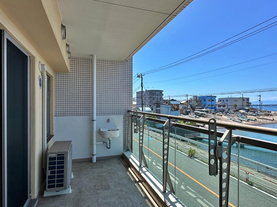 葉山町一色の売買物件/バルコニー｜外水栓にスロップシンクまで