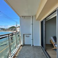 葉山町一色の売買物件/バルコニー｜奥行きがあるのでリビングの延長としても使えそう