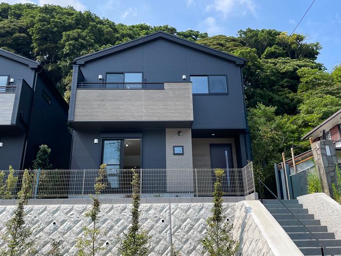 鎌倉市浄明寺四丁目の売買物件/胡桃が谷を見おろすように建っています。日当たり、風通しはとてもよいのです