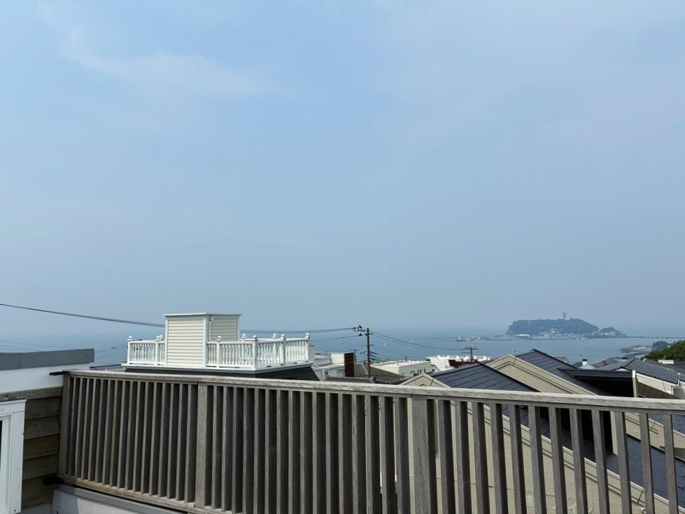 鎌倉市七里ガ浜二丁目の賃貸物件/ルーフトップバルコニーからは、海と江ノ島が見えます