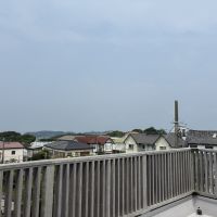 鎌倉市七里ガ浜二丁目の賃貸物件/ルーフトップバルコニーより、住宅街側を見ても落ち着いた雰囲気です
