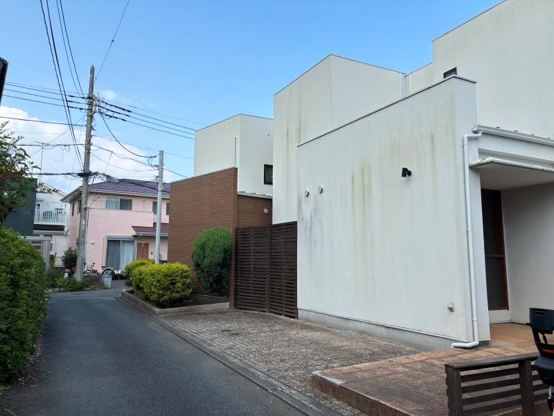 藤沢鵠沼海岸七丁目の賃貸物件/専有部の前に駐車スペースがあります。車も自転車もこちらへ