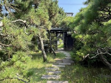 鎌倉市坂ノ下の賃貸物件/線路の先で、グラスを重ね