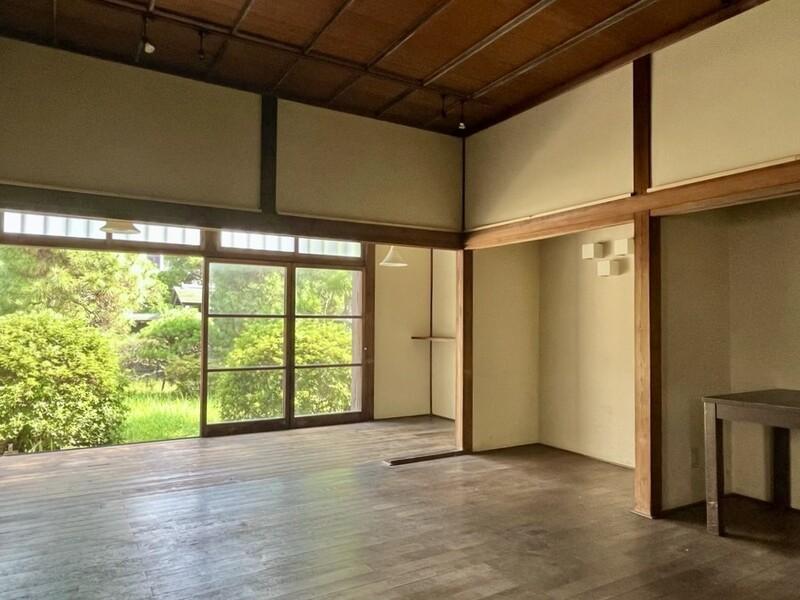 鎌倉市坂ノ下の賃貸物件/客席からは庭を眺めることができます