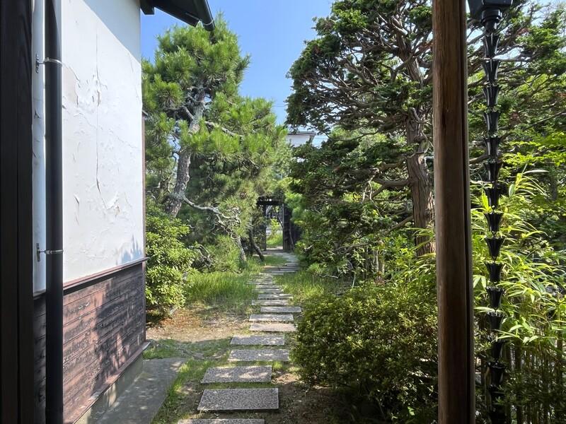 鎌倉市坂ノ下の賃貸物件/入口から出たところ