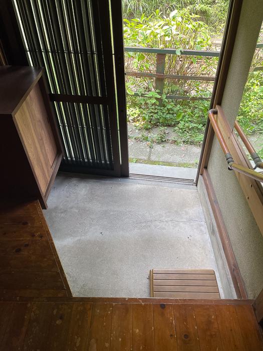 鎌倉市坂ノ下の売買物件/玄関の引き戸はガラガラと