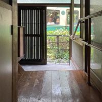 鎌倉市坂ノ下の売買物件/江ノ電の車内からもよく見えるでしょう。それはそれで楽しむのもいい