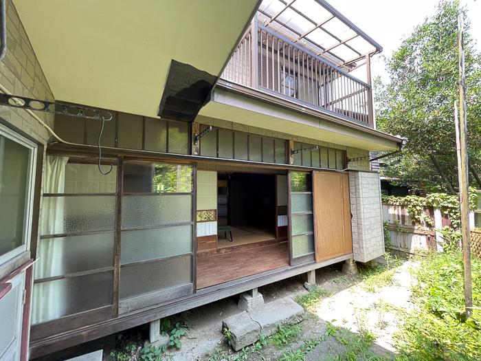 鎌倉市坂ノ下の売買物件/庭に面した縁側。昭和の家ならでは