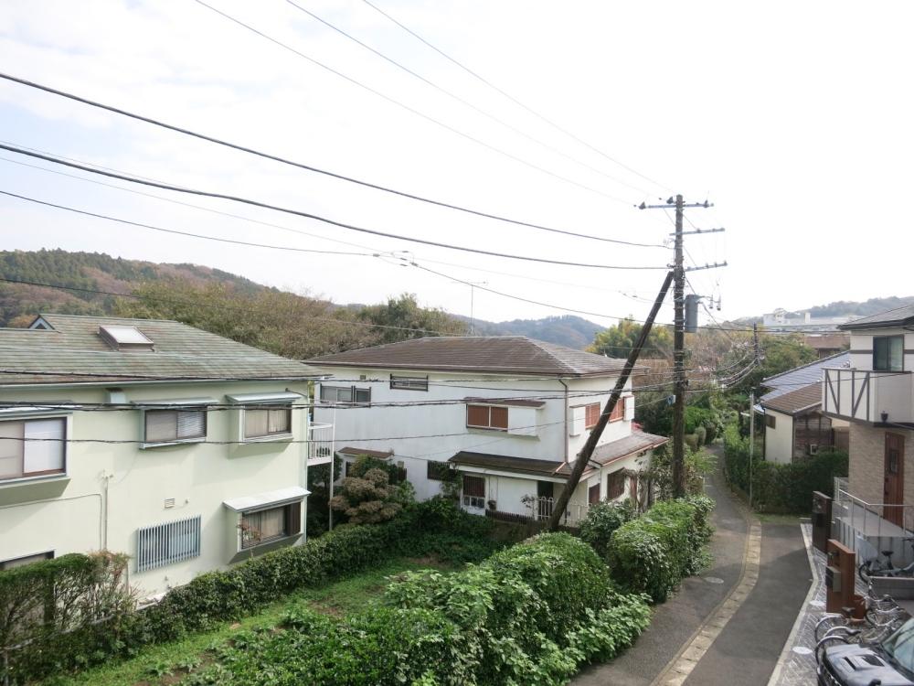 アトリエの窓からの眺め。