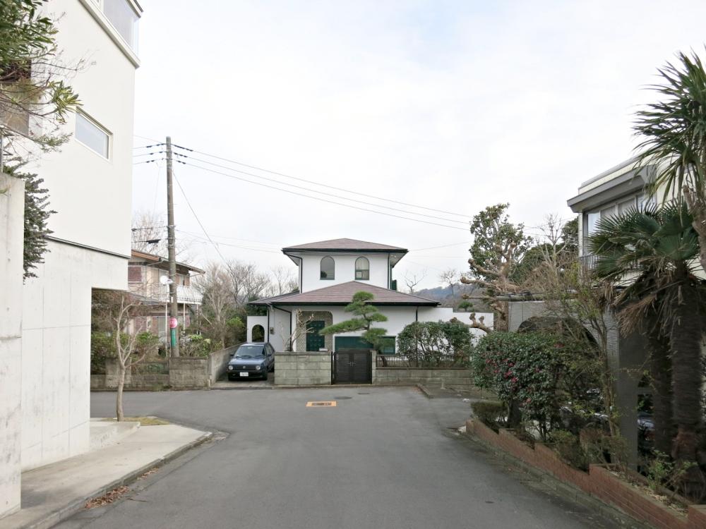 通りの突き当たりに家が在るので、見通しが良いです。