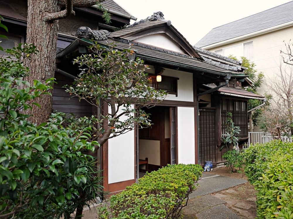 桜山の住宅地にひっそり残っていた和洋折衷の平屋。