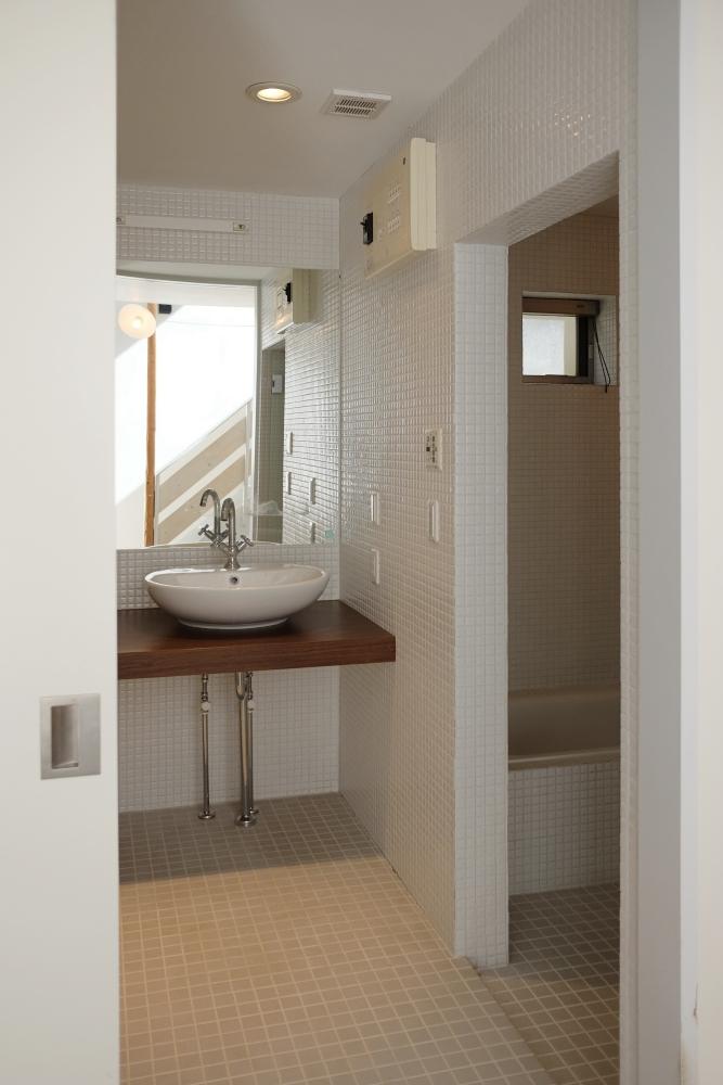 洗面とトイレと風呂は一室になっています。総タイル仕上げ。