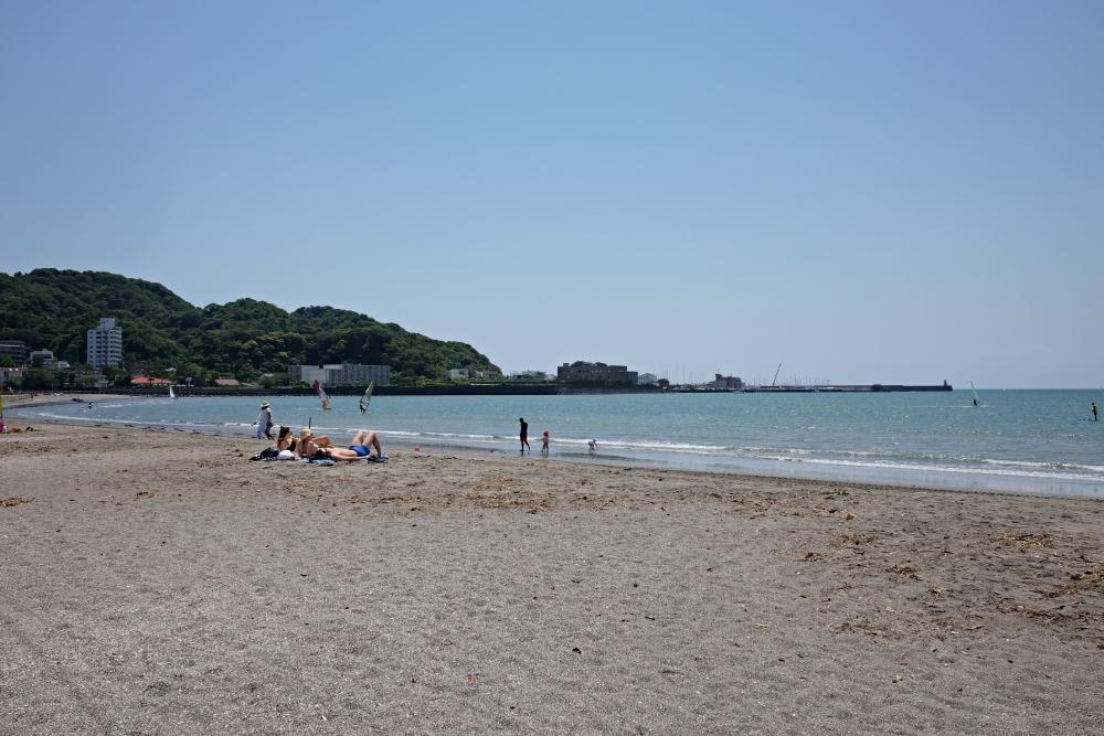 目の前のビーチ(葉山方面)日常的なビーチクリーンのおかげでいつ来ても浜がきれい