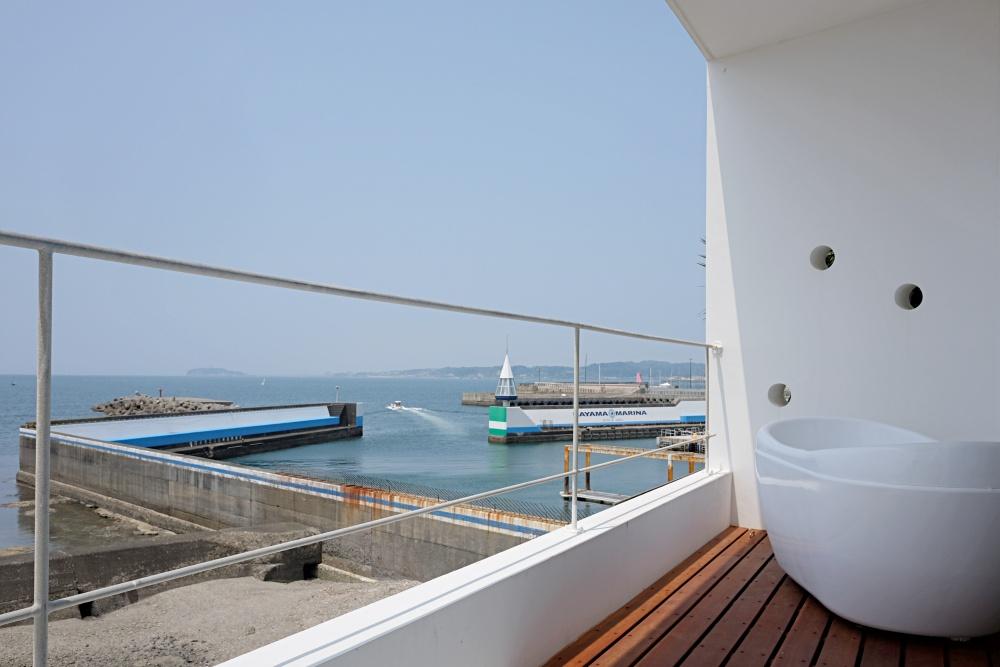 波打ち際の住人 -シーサイドバス- (三浦郡葉山町堀内の物件) - 鎌倉R不動産